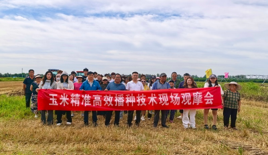 天津市农业中心举办玉米精准高效播种技术现场观摩会